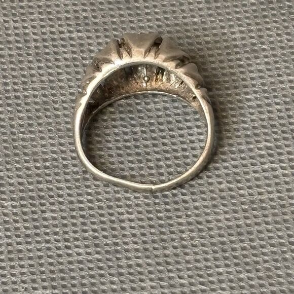 VINTAGE Ribbed Domed Ring Sterling Silver Size 8 1/2 - Picture 5 of 10